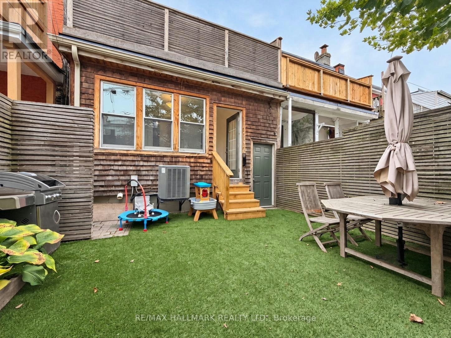 28 Ashdale Avenue, Toronto, ON, M4L 2Y7 - 4