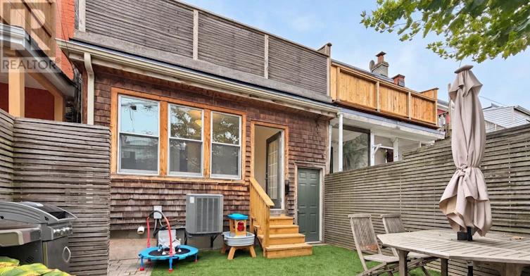 28 Ashdale Avenue, Toronto, ON, M4L 2Y7 - 4