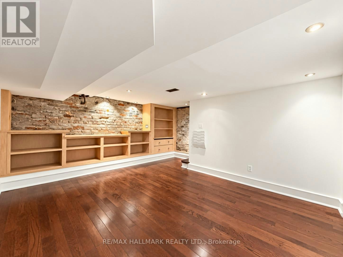 28 Ashdale Avenue, Toronto, ON, M4L 2Y7 - 29