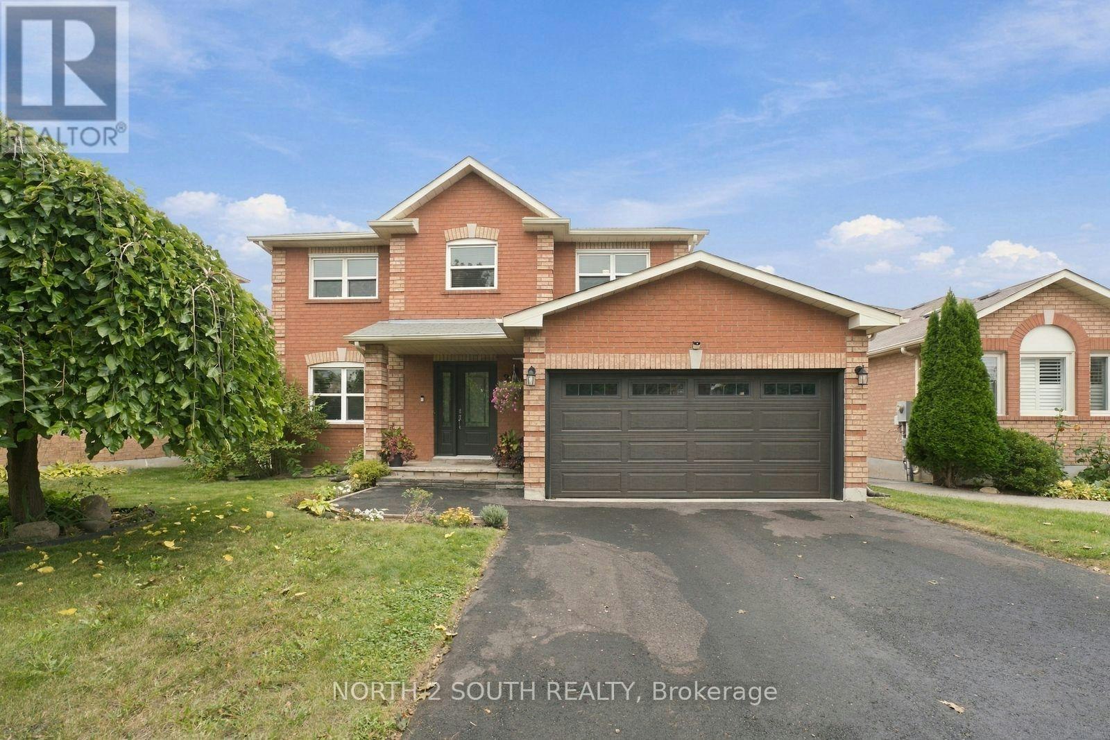 213 Melbourne Drive, Bradford West Gwillimbury, ON, L3Z 2Y8