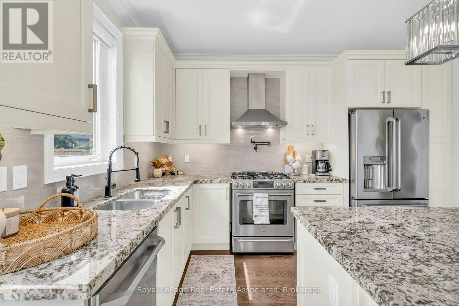 17 Mitchell Mitchell Crescent, Mono, ON, L9W 6W6 - 18