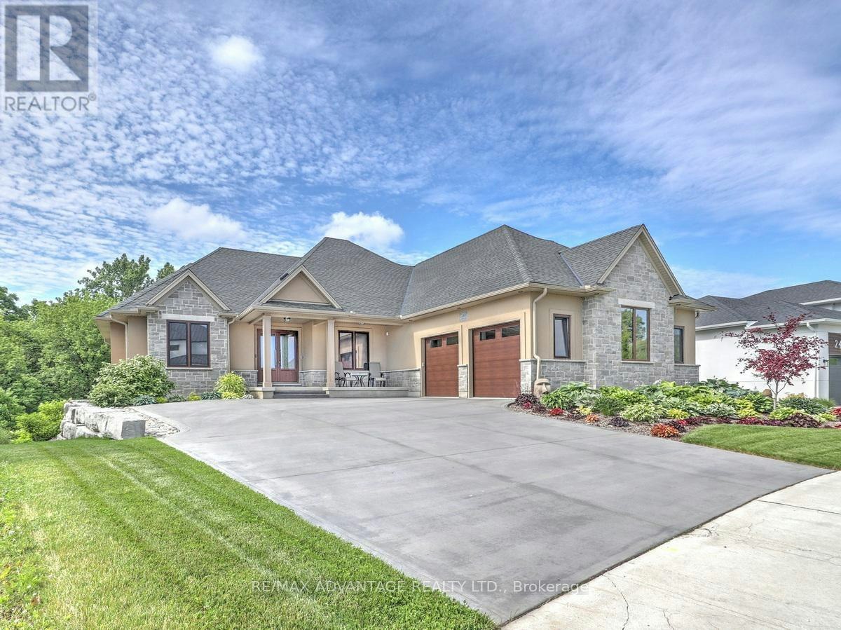 240 Edgewater Boulevard, Komoka, ON, N0L 1R0