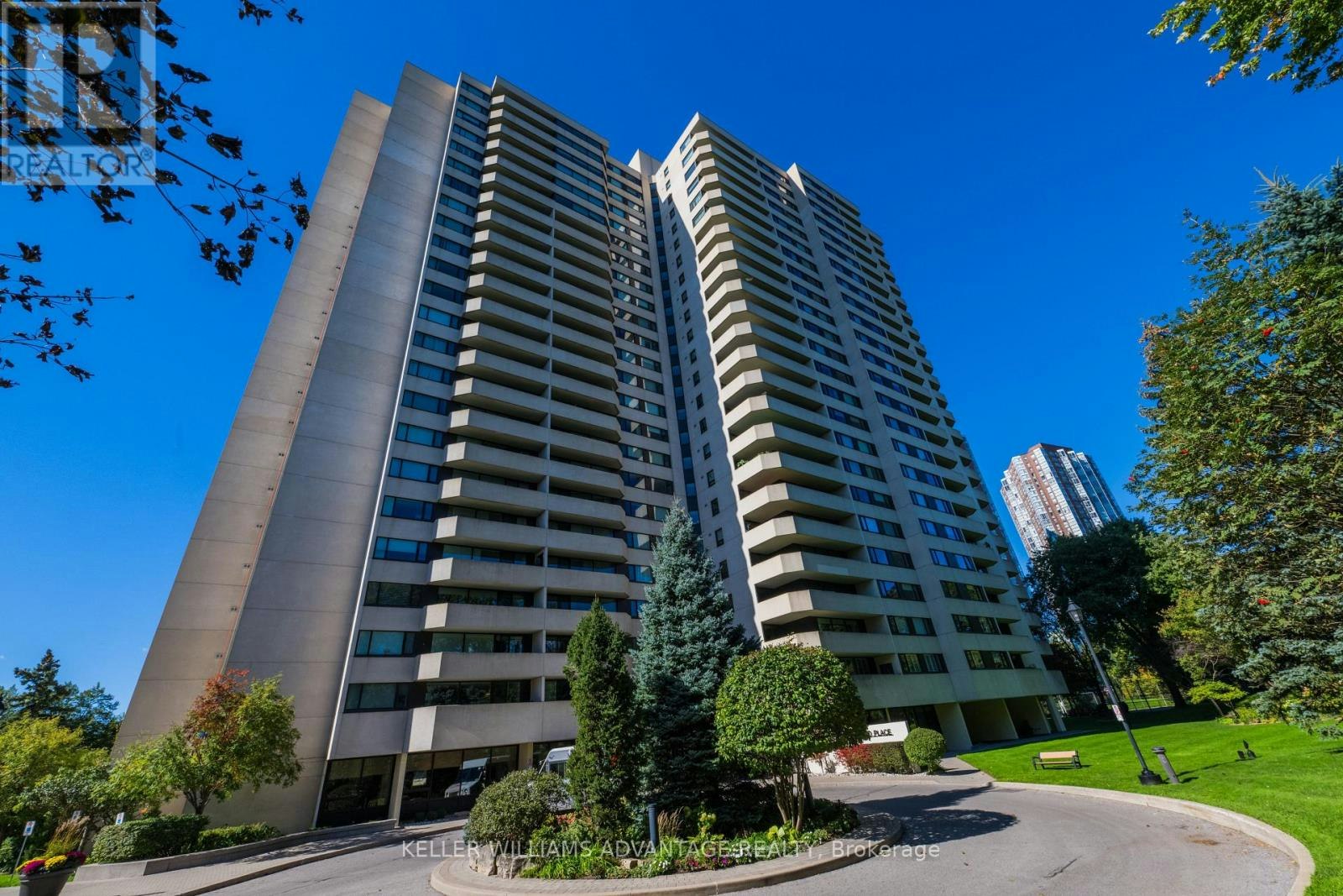 302-75 Wynford Hts Crescent, Toronto, ON, M3C 3H9