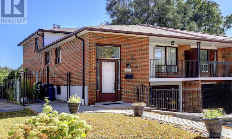 912 Blairholm Avenue