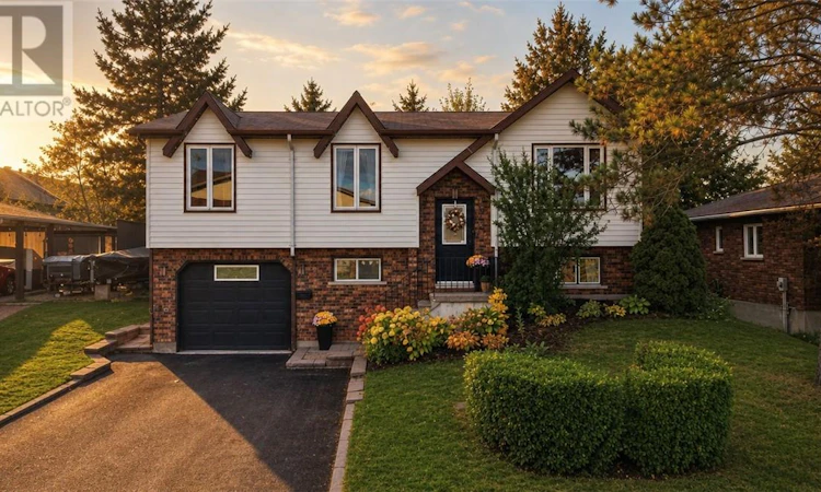 859 Chestnut Crescent
