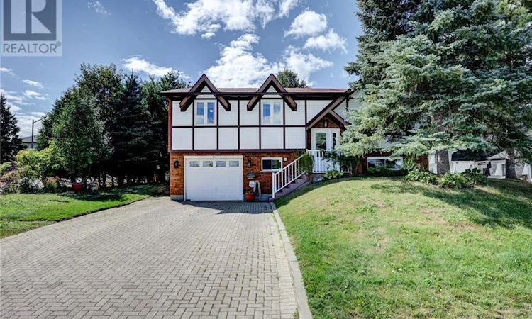 844 Windermere Crescent