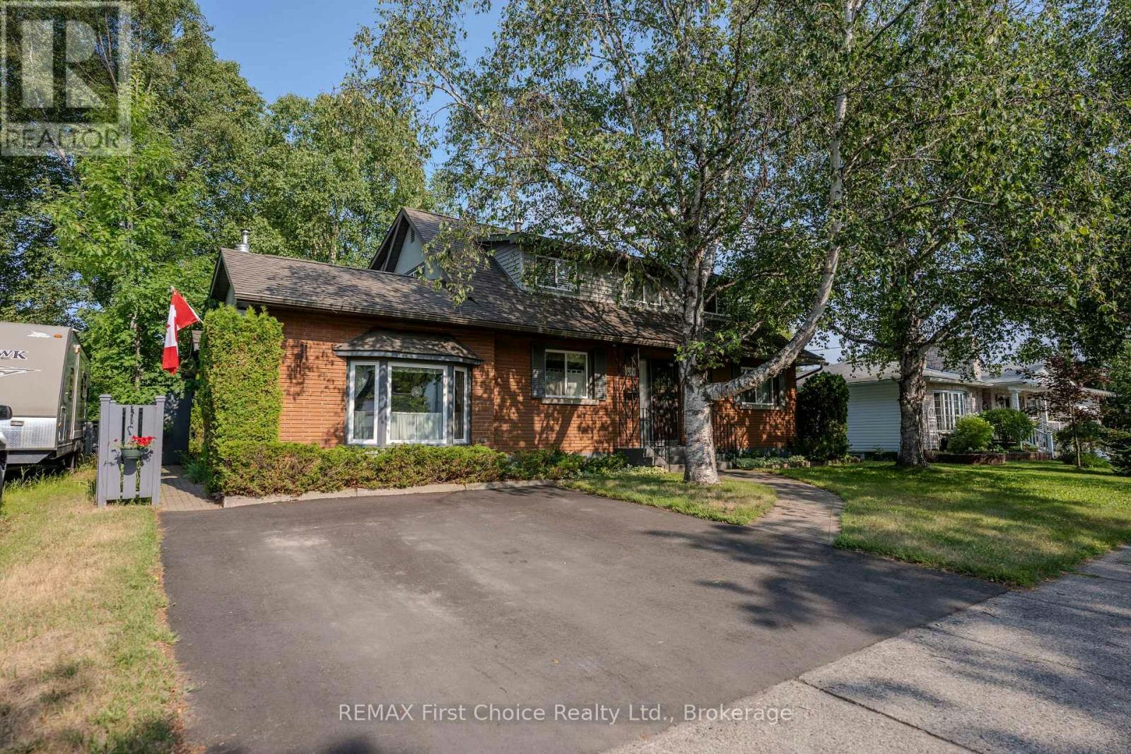160 Whalen Street, Thunder Bay, ON, P7A 7J1