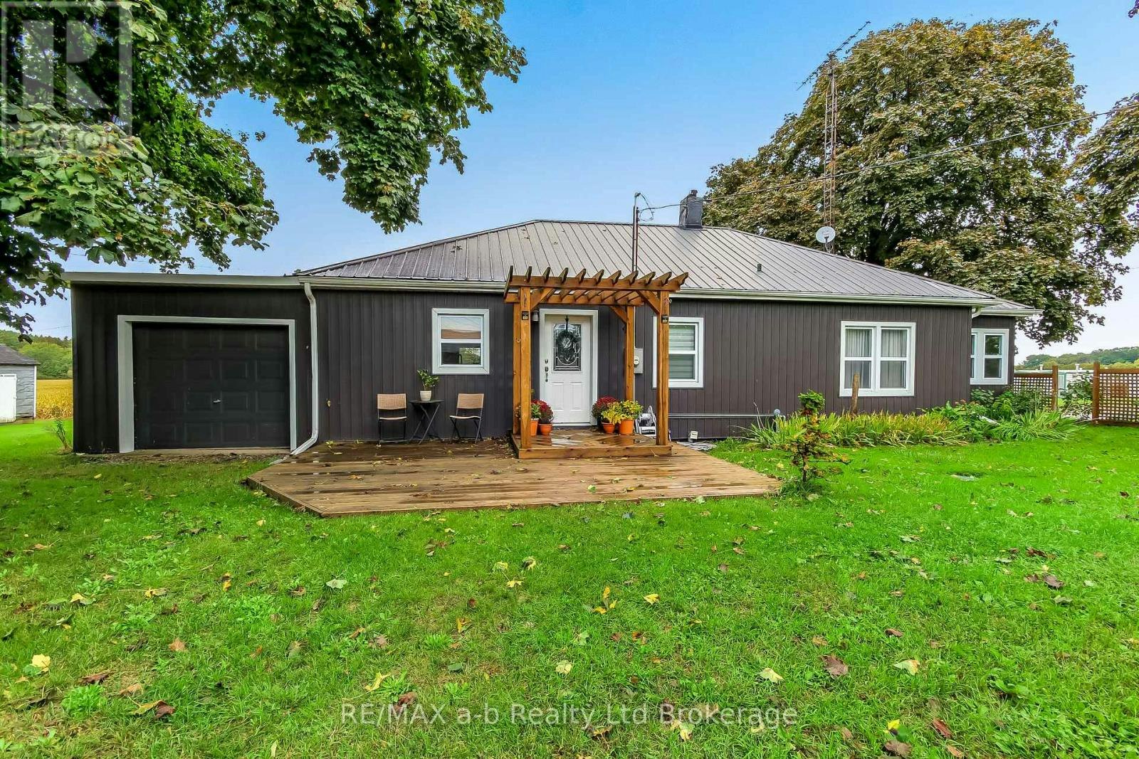2237 Pinegrove Road, Norfolk County, ON, N4B 2E6