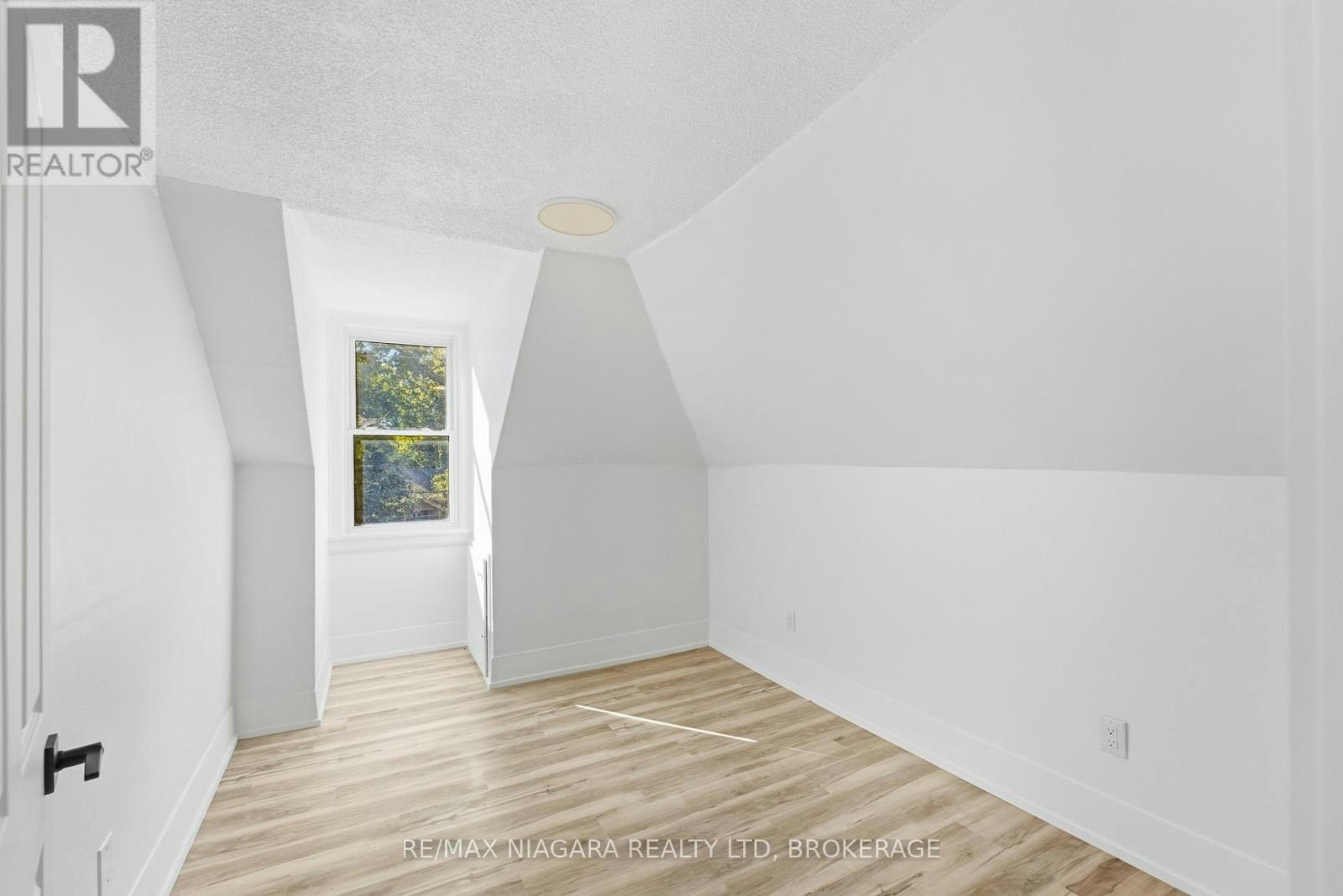 UPPER-34 Haig Street, St. Catharines, ON, L2R 6K8 - 7