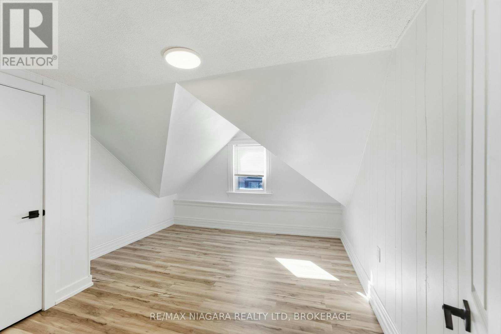 UPPER-34 Haig Street, St. Catharines, ON, L2R 6K8 - 10