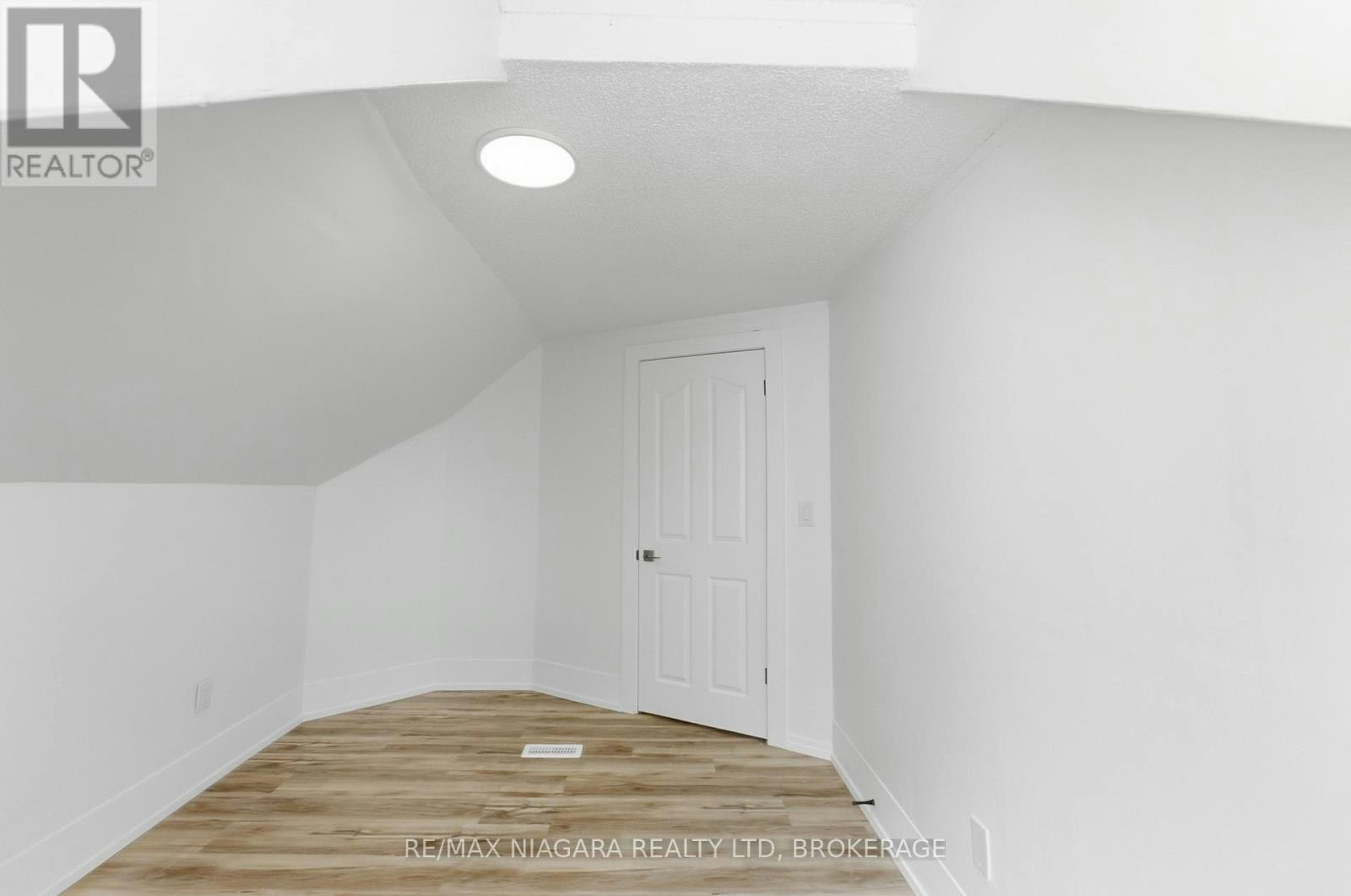 UPPER-34 Haig Street, St. Catharines, ON, L2R 6K8 - 9