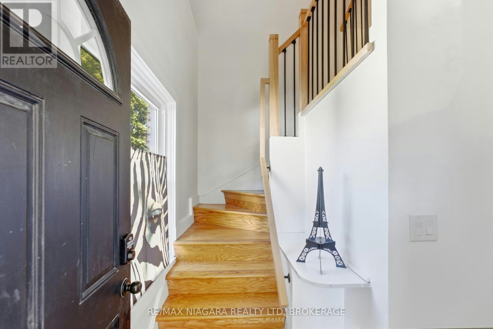 UPPER-34 Haig Street, St. Catharines, ON, L2R 6K8 - 2