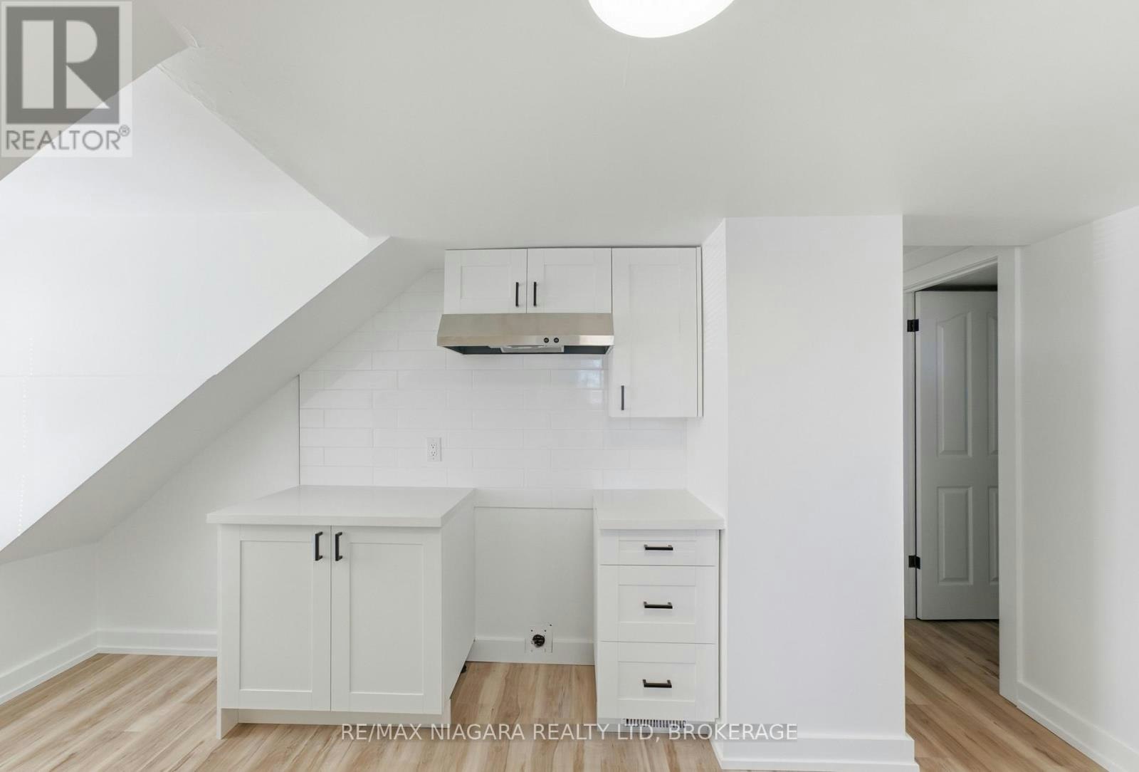 UPPER-34 Haig Street, St. Catharines, ON, L2R 6K8 - 19