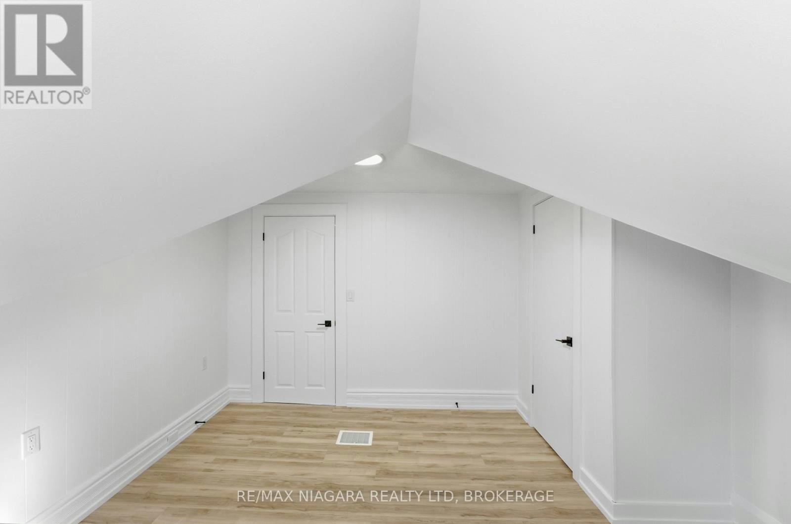 UPPER-34 Haig Street, St. Catharines, ON, L2R 6K8 - 12