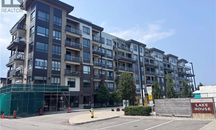 309-40 Esplanade Lane