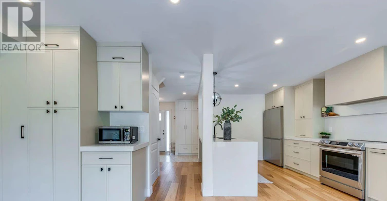 MAIN-4230 Credit Pointe Drive, Mississauga, ON, L5M 3K2 - 12