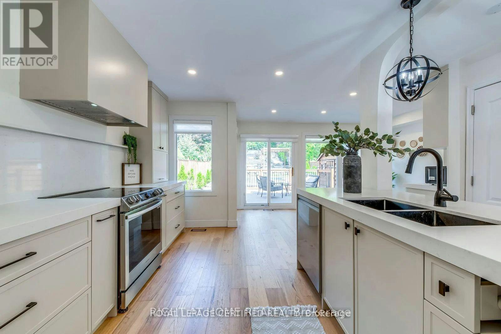 MAIN-4230 Credit Pointe Drive, Mississauga, ON, L5M 3K2 - 11