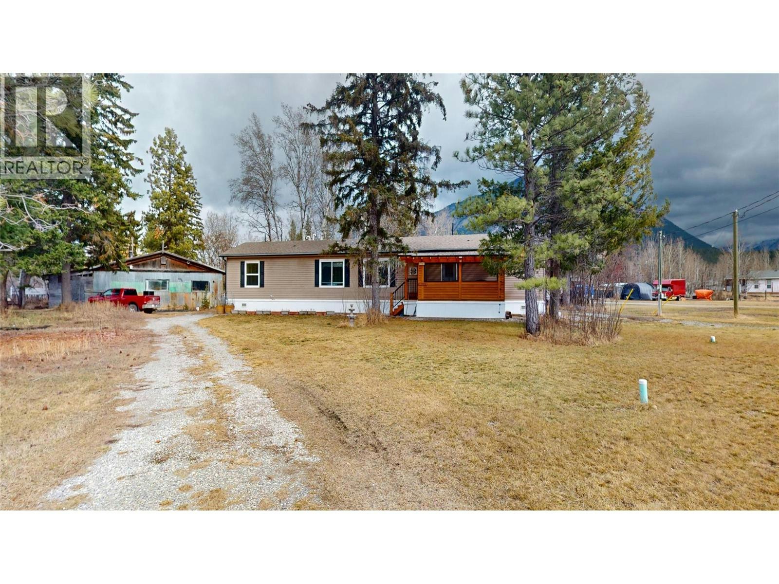 4747 Willow Avenue, Canal Flats, BC, V0B 1B0