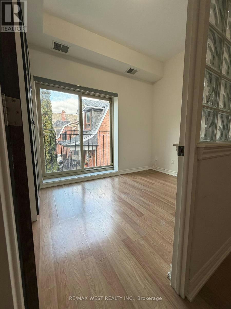 UPPER Unit 1090a Bloor Street W, Toronto, ON, M6H 1M6 - 10