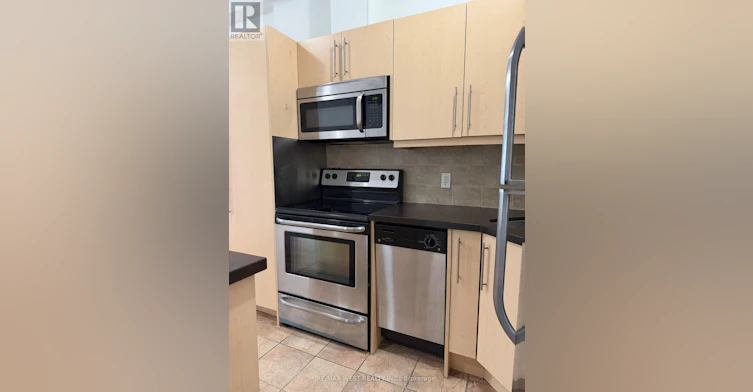 UPPER Unit 1090a Bloor Street W, Toronto, ON, M6H 1M6 - 6