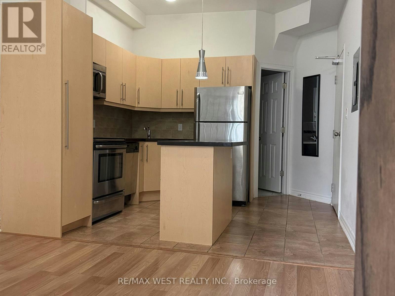 UPPER Unit 1090a Bloor Street W, Toronto, ON, M6H 1M6 - 3
