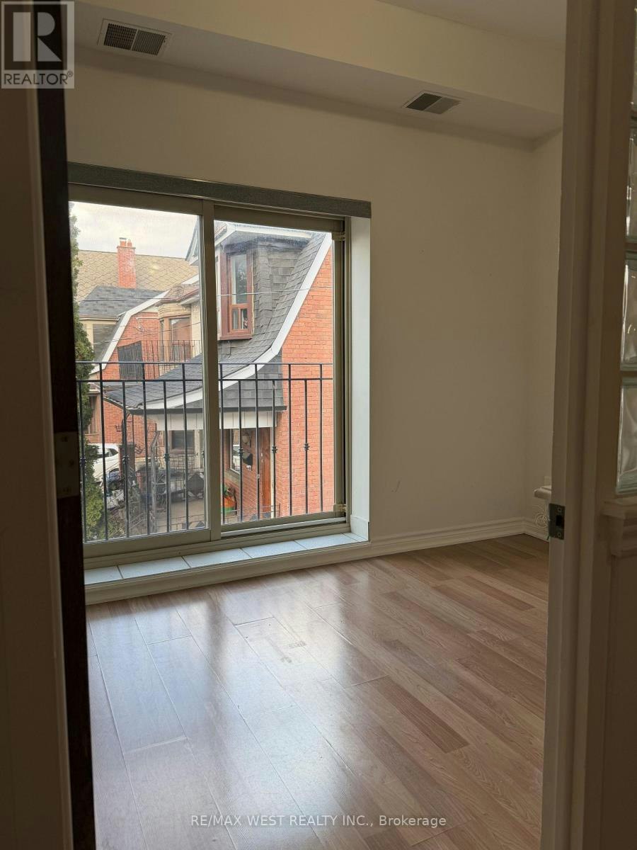 UPPER Unit 1090a Bloor Street W, Toronto, ON, M6H 1M6 - 8