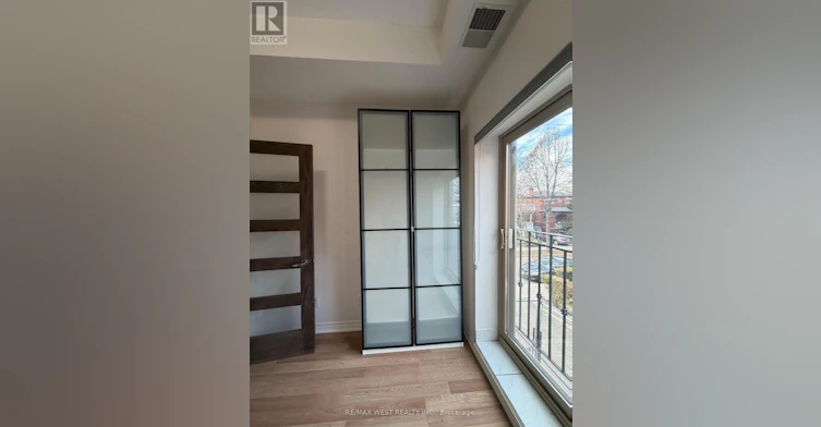 UPPER Unit 1090a Bloor Street W, Toronto, ON, M6H 1M6 - 12