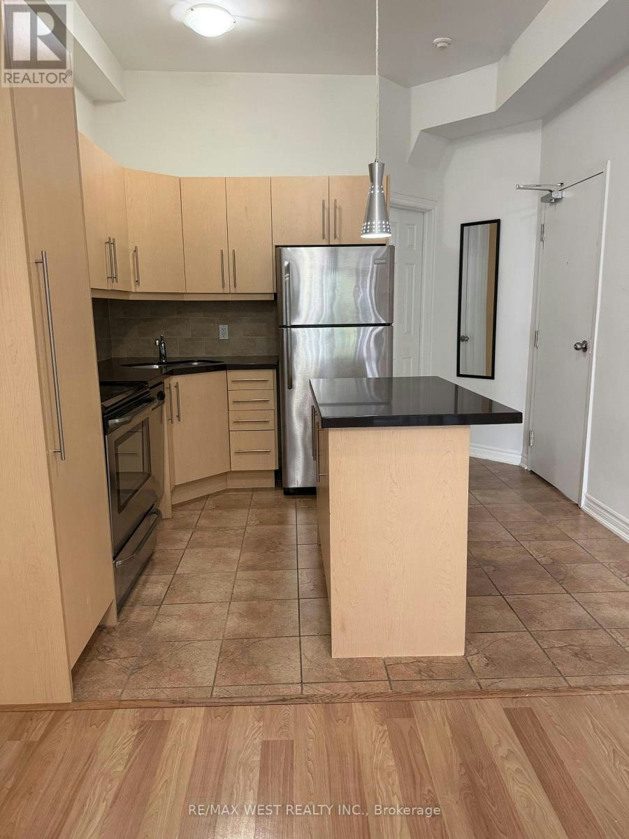 UPPER Unit 1090a Bloor Street W, Toronto, ON, M6H 1M6 - 2