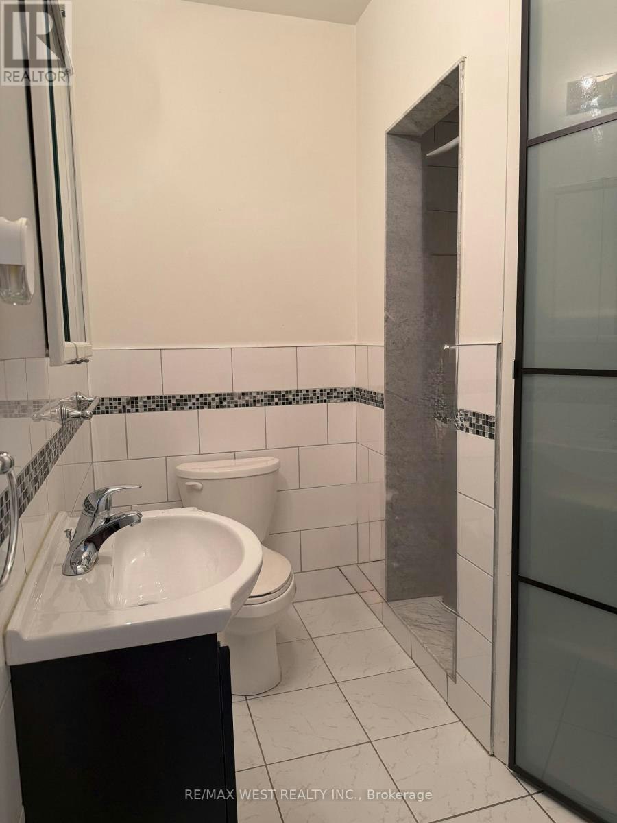 UPPER Unit 1090a Bloor Street W, Toronto, ON, M6H 1M6 - 11