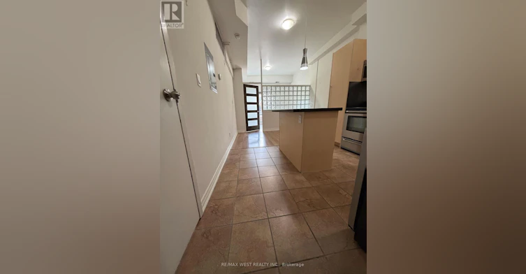 UPPER Unit 1090a Bloor Street W, Toronto, ON, M6H 1M6