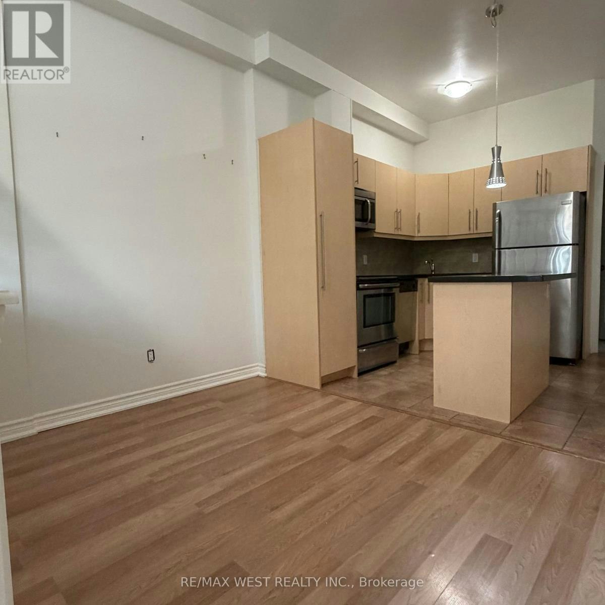 UPPER Unit 1090a Bloor Street W, Toronto, ON, M6H 1M6 - 7