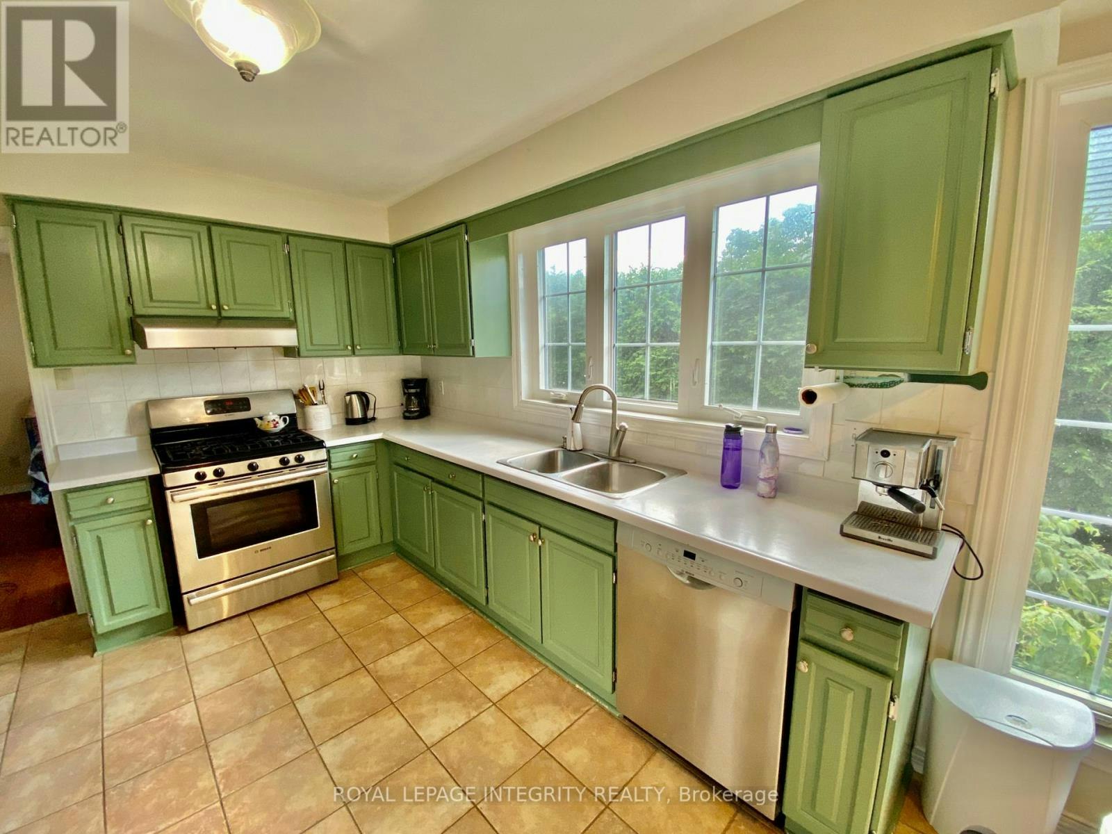 2 Tunbridge Court, Ottawa, ON, K2E 7J8 - 12