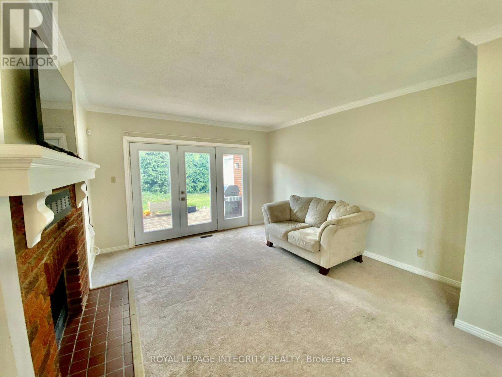 2 Tunbridge Court, Ottawa, ON, K2E 7J8 - 8