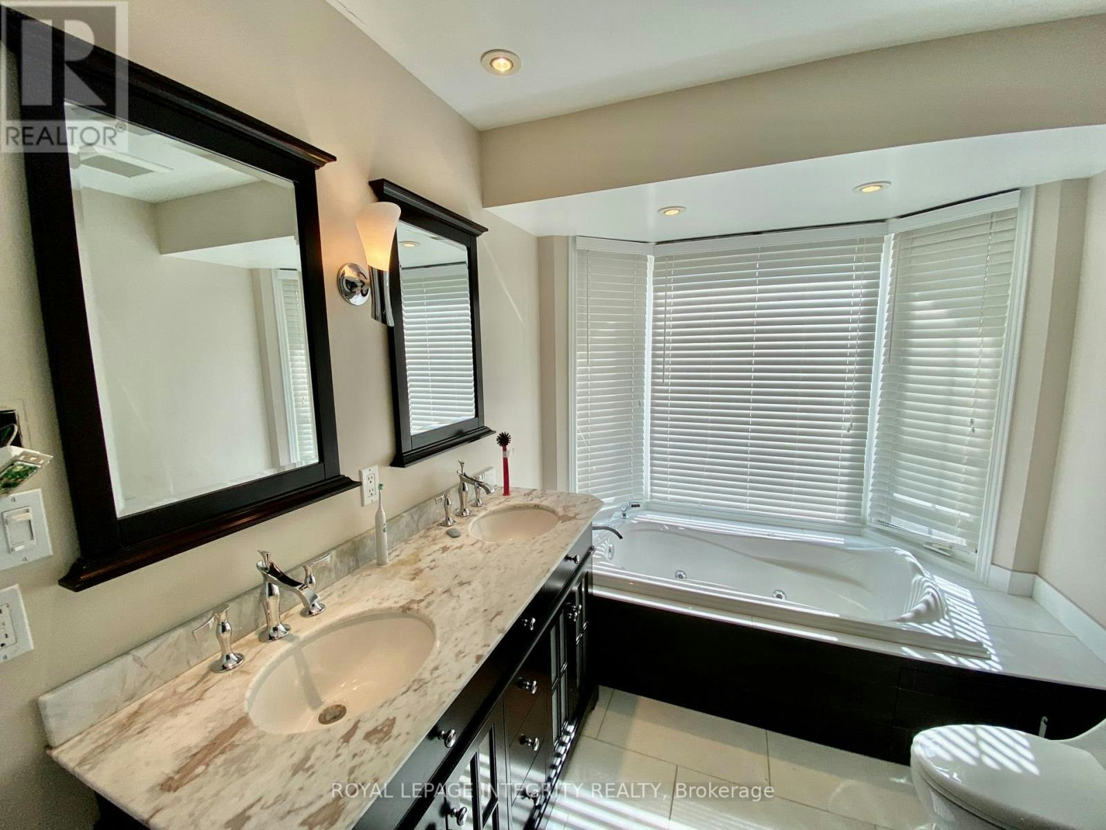 2 Tunbridge Court, Ottawa, ON, K2E 7J8 - 19