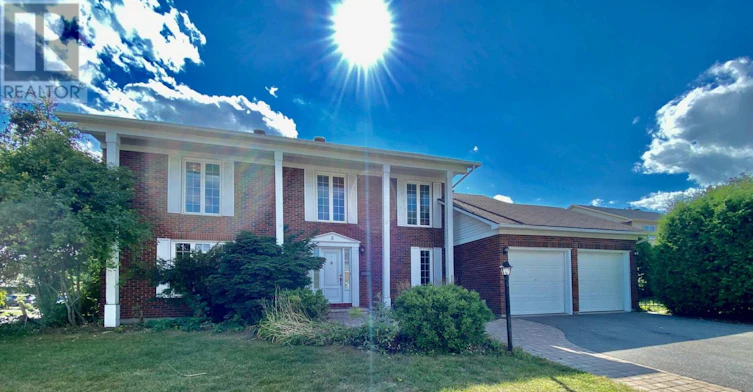 2 Tunbridge Court, Ottawa, ON, K2E 7J8 - 2