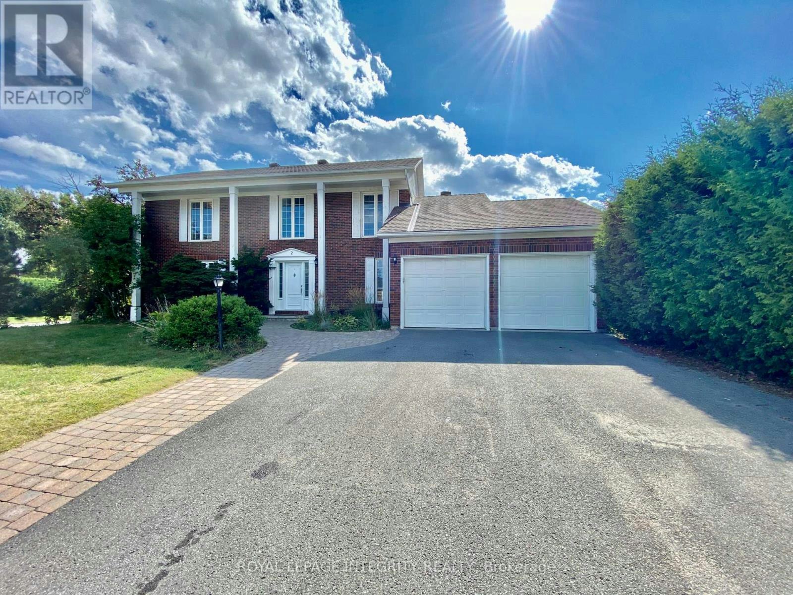 2 Tunbridge Court, Ottawa, ON, K2E 7J8