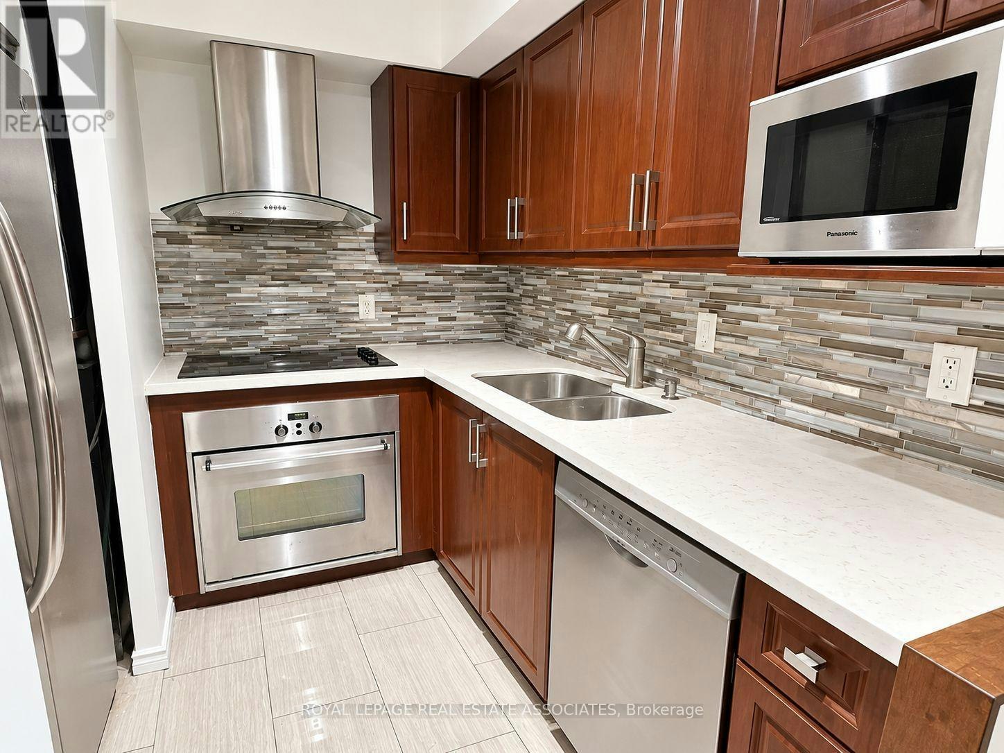 1805-55 Centre Avenue, Toronto, ON, M5G 2H5 - 5