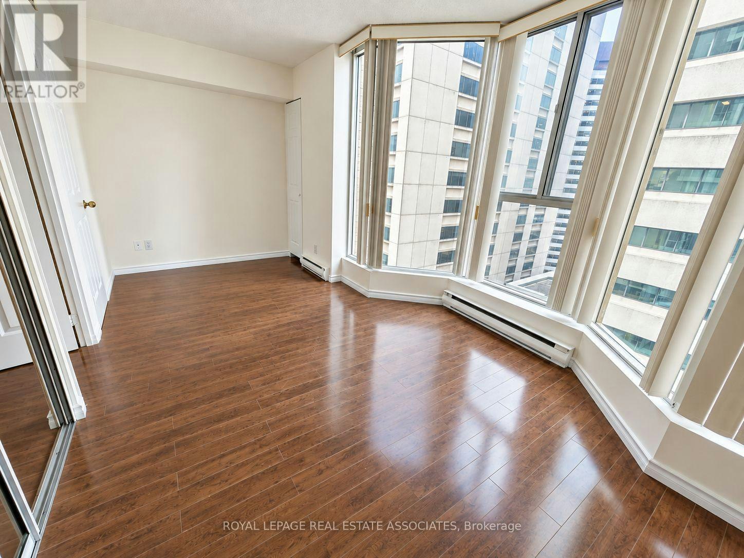 1805-55 Centre Avenue, Toronto, ON, M5G 2H5 - 8