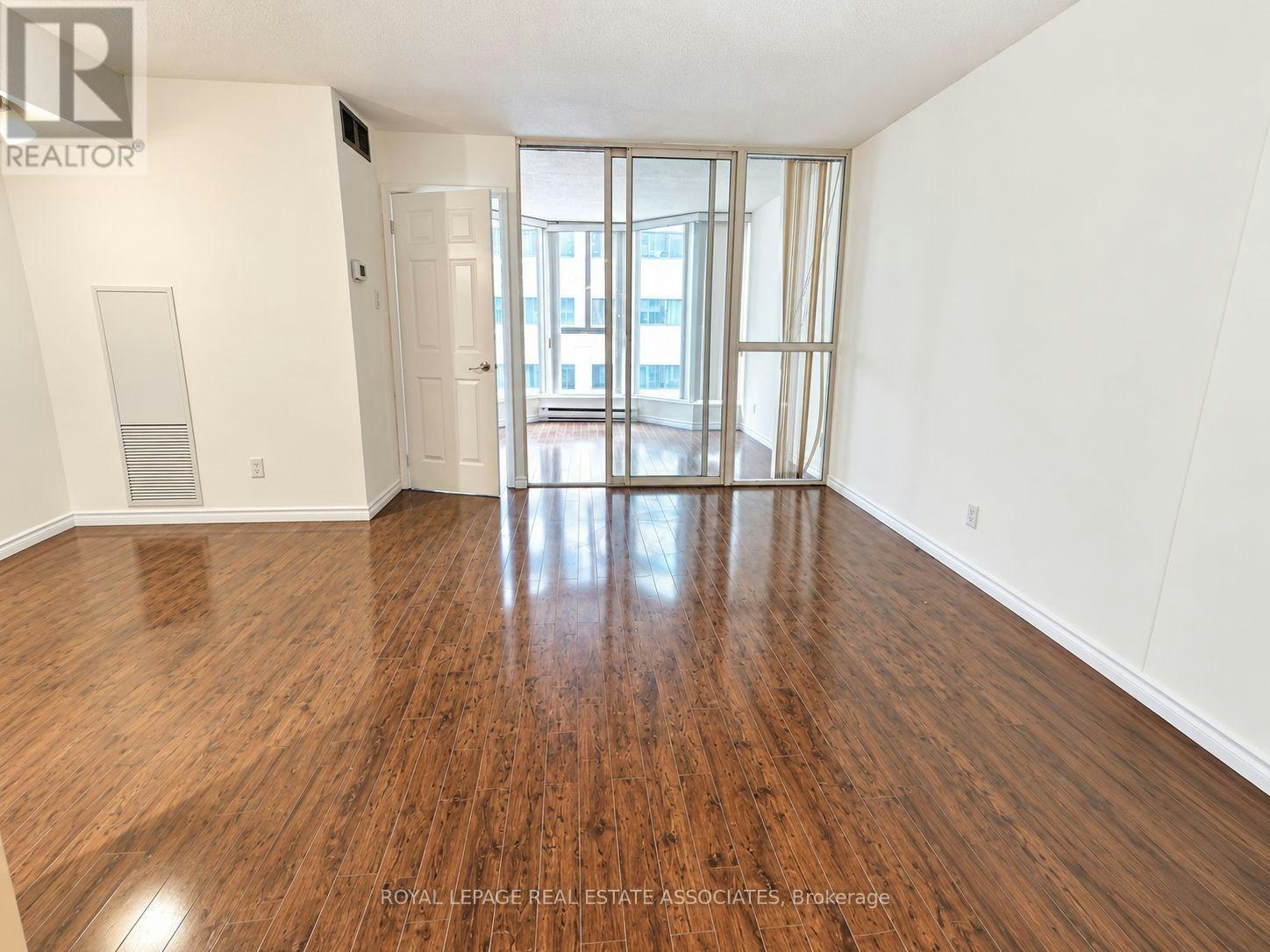 1805-55 Centre Avenue, Toronto, ON, M5G 2H5 - 6