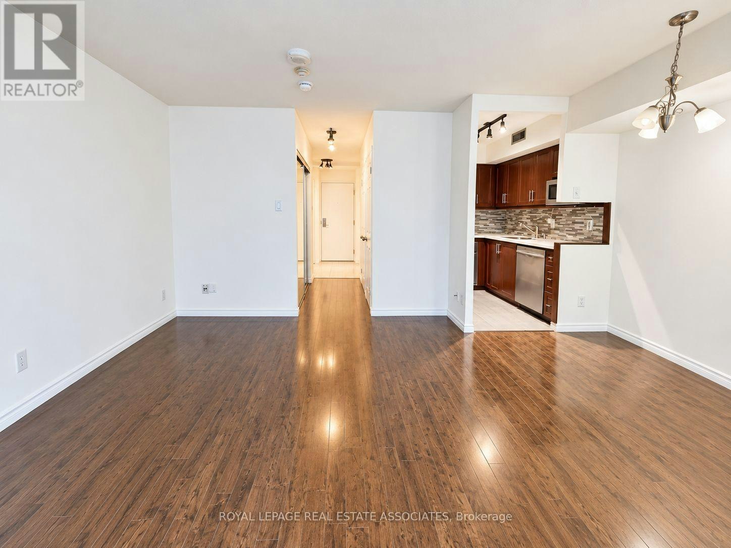 1805-55 Centre Avenue, Toronto, ON, M5G 2H5 - 4