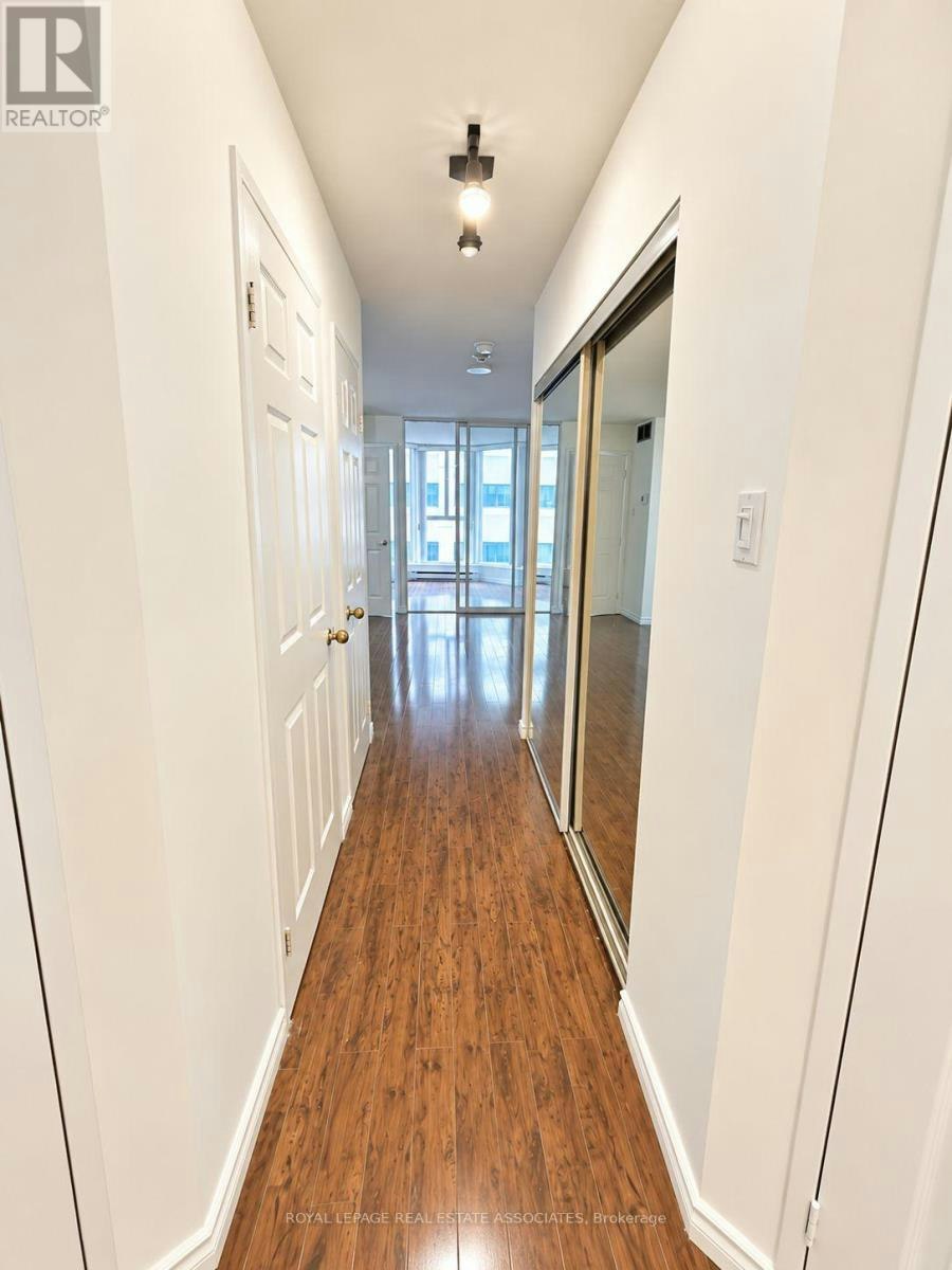 1805-55 Centre Avenue, Toronto, ON, M5G 2H5 - 9