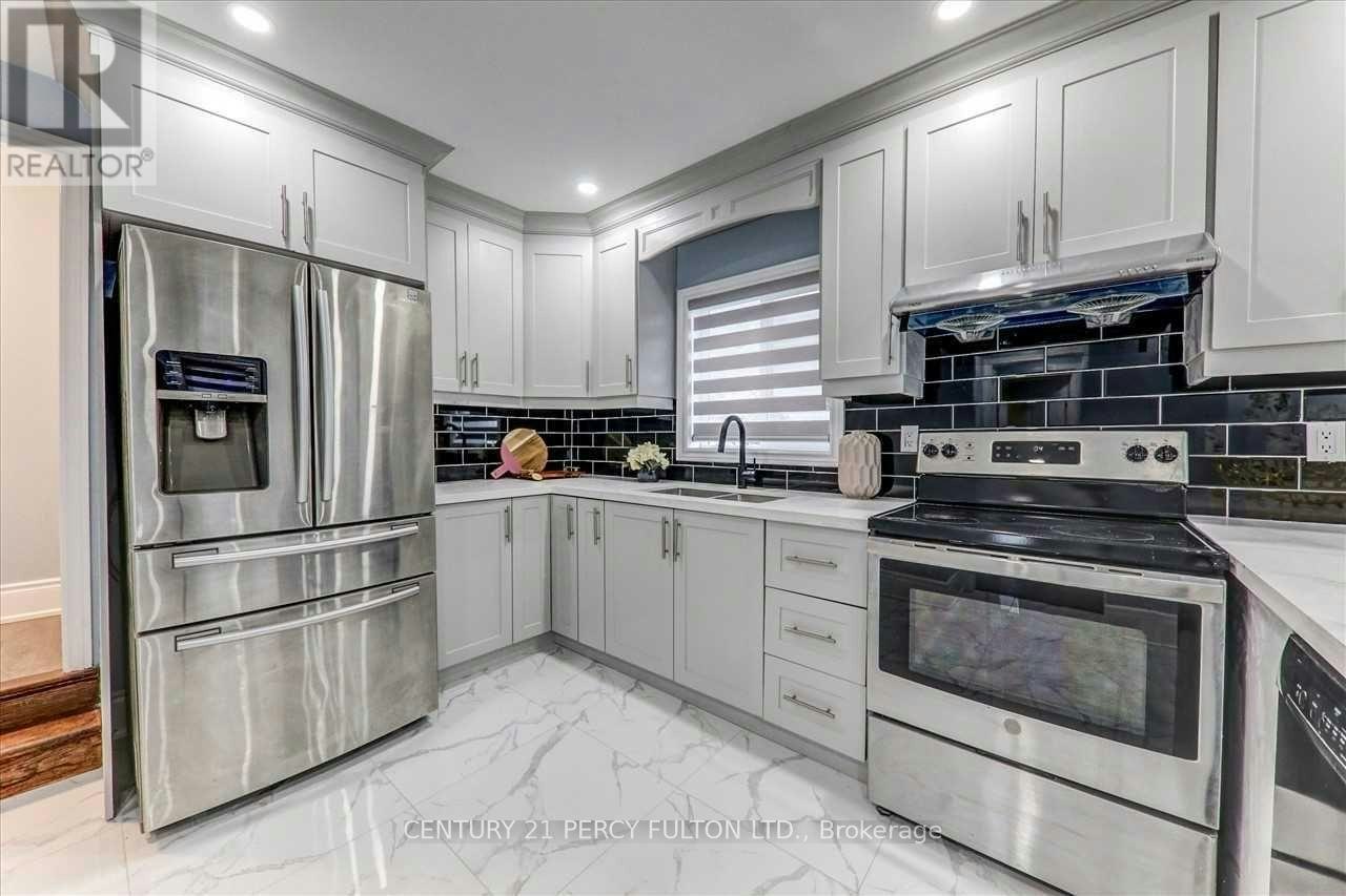 MAIN-212 Burk Street, Oshawa, ON, L1J 4C3 - 9