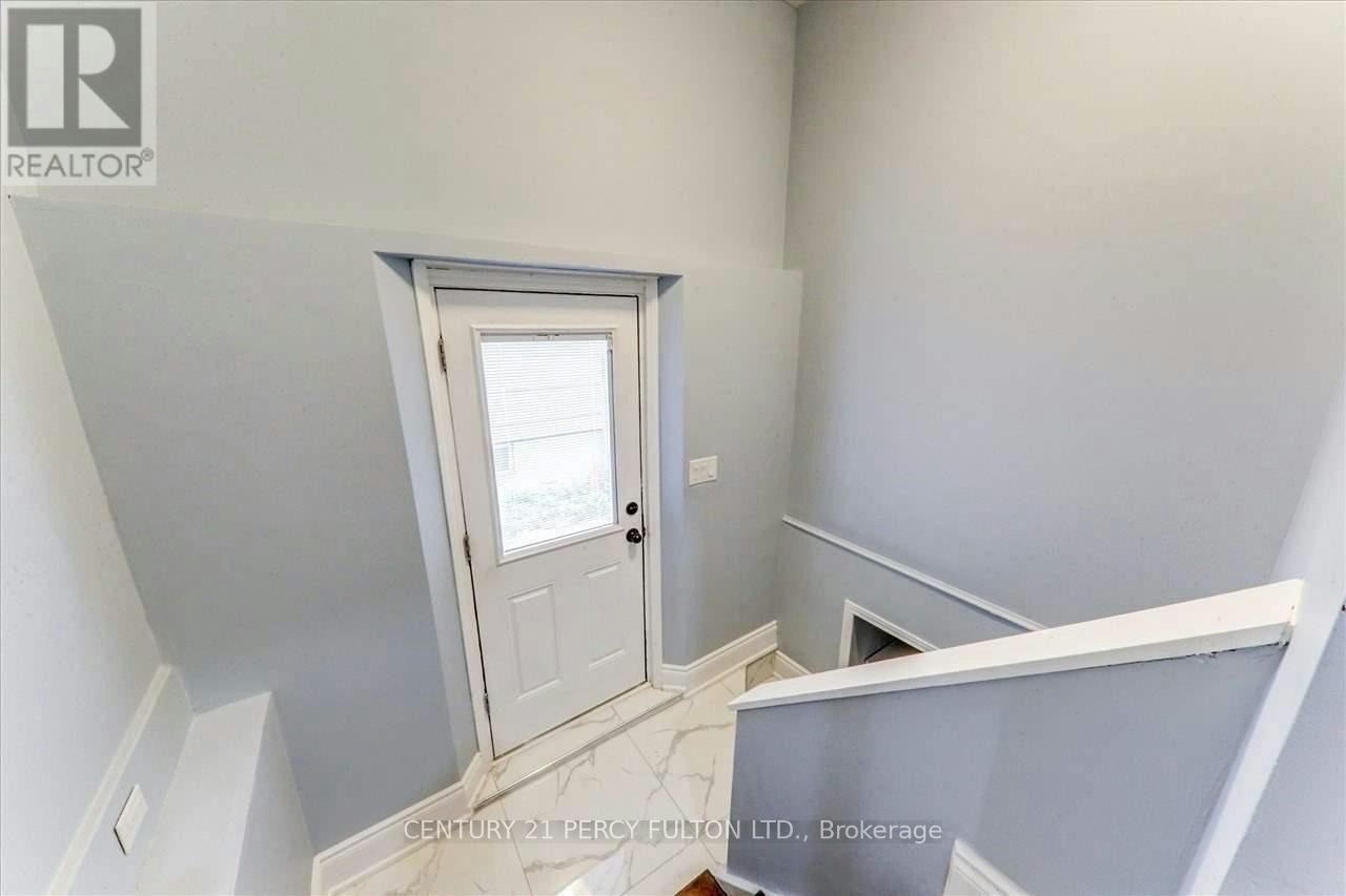 MAIN-212 Burk Street, Oshawa, ON, L1J 4C3 - 5