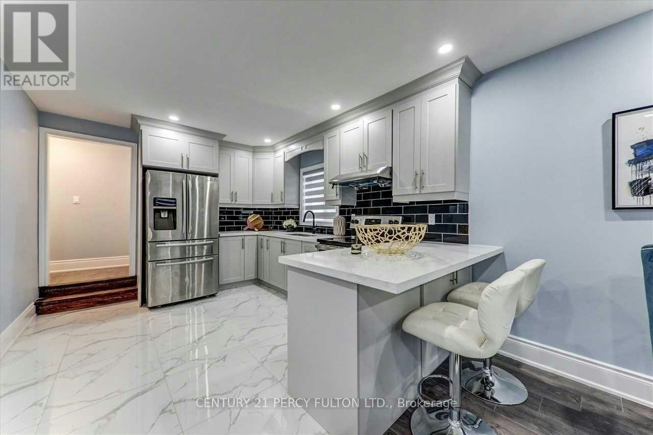 MAIN-212 Burk Street, Oshawa, ON, L1J 4C3 - 8