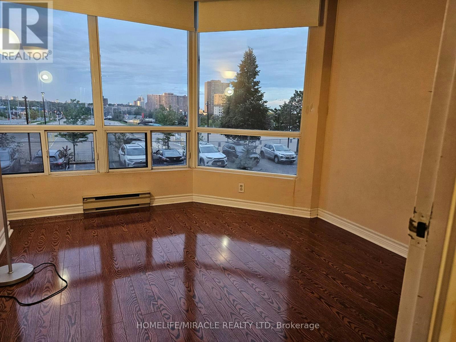214-115 Hillcrest Avenue, Mississauga, ON, L5B 3Y9 - 3