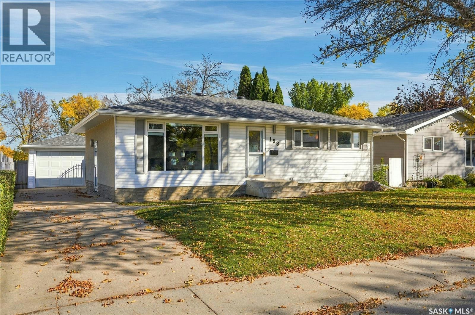 158 Smallwood Crescent, Saskatoon, SK, S7L 4Z6