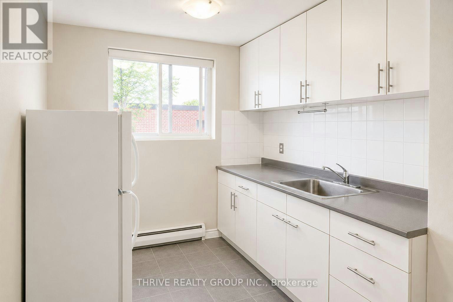 3-153 Godfrey Drive E, London, ON, N5V 2E8 5