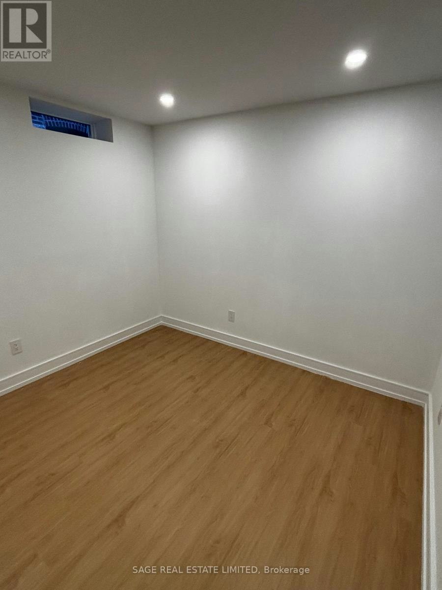 WALK OUT-22 Austin Terrace, Toronto, ON, M5R 1X9 - 10