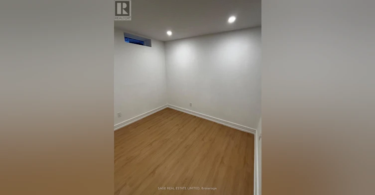 WALK OUT-22 Austin Terrace, Toronto, ON, M5R 1X9 - 10