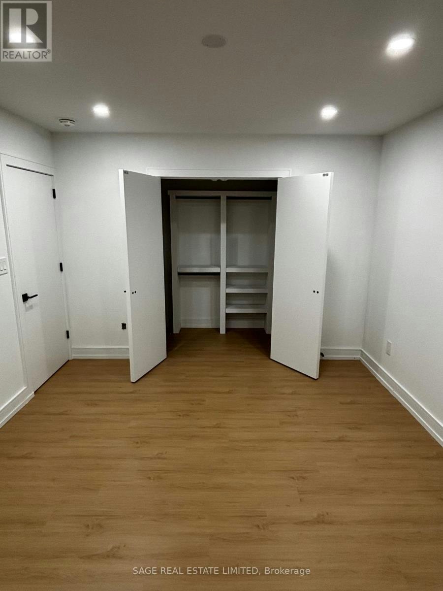 WALK OUT-22 Austin Terrace, Toronto, ON, M5R 1X9 - 13